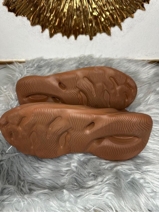 Slip-On Sculpted Foam Clog in Rich Brown